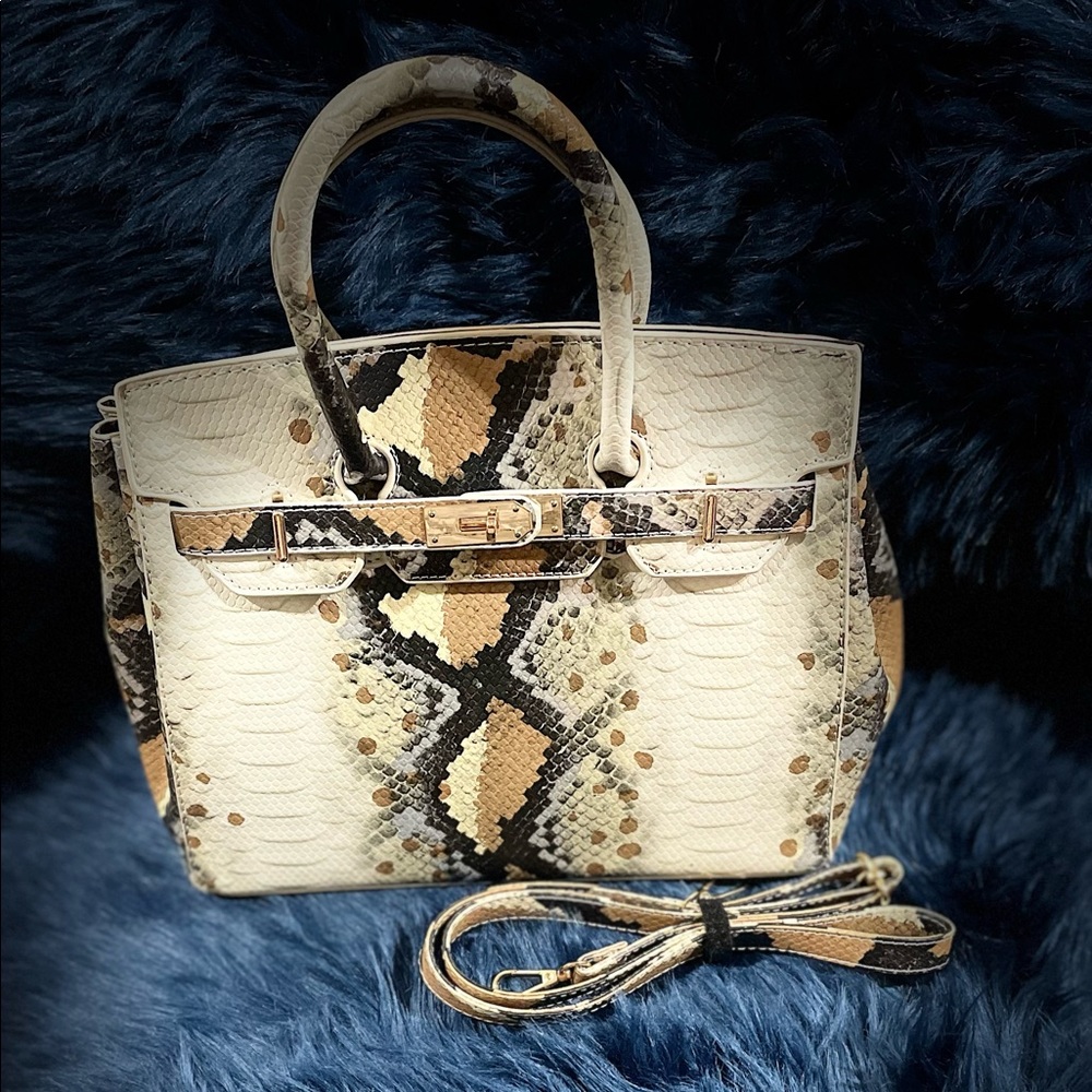 Snake like lady handbag